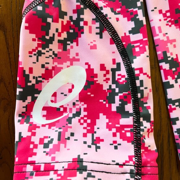 ASICS Pink and Grey Print Arm Sleeves - Picture 3 of 7